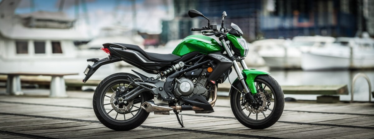 Benelli BN302 - visually reminiscent of hte Kawasaki ER-6N (Photo: Chris Blain/Gizmag)