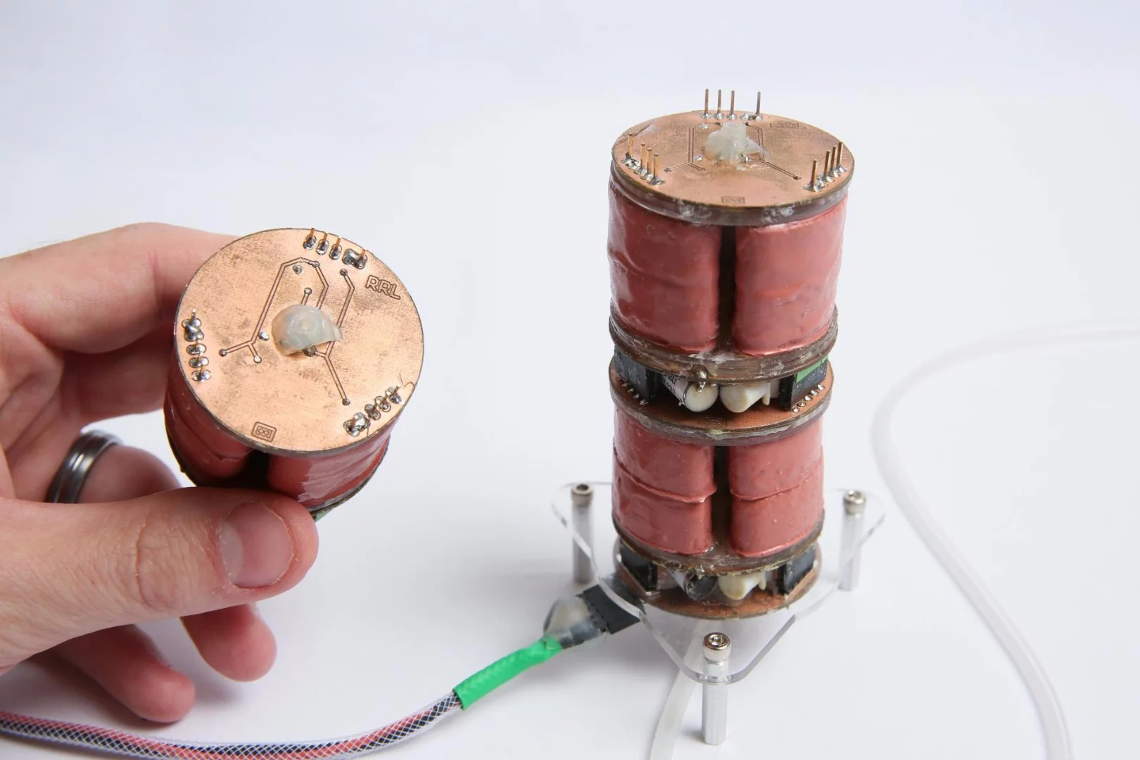 The modules for the vacuum-powered robot can simply be plugged into one another and still controlled by the same vacuum pump