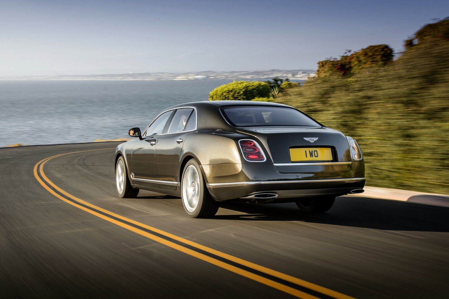 Weighing in with a gross vehicle weight of 7,055 lb (3,200 kg) the Mulsanne Speed is one hefty piece of British/German engineering