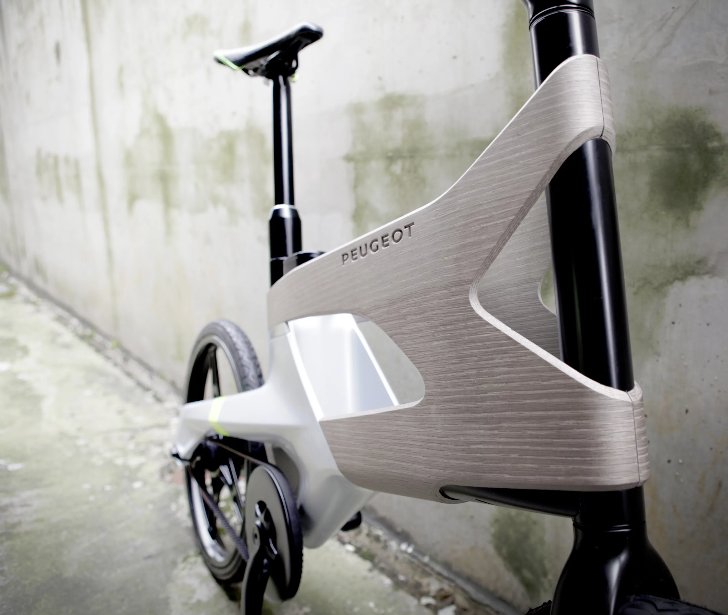 The Peugeot DL122 - the bicycle with a laptop compartment