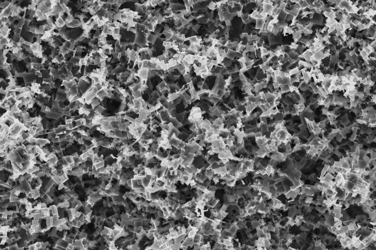 A microscope image of the surface of aluminum, treated using the new technology