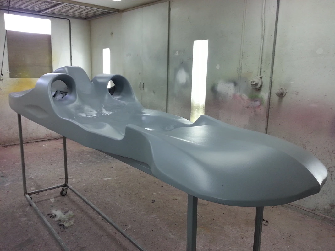 The carbon fiber board, including engines and carbon fiber fuel cell, is only 72.7 lb (33 kg) (Photo: Daz Fellows)