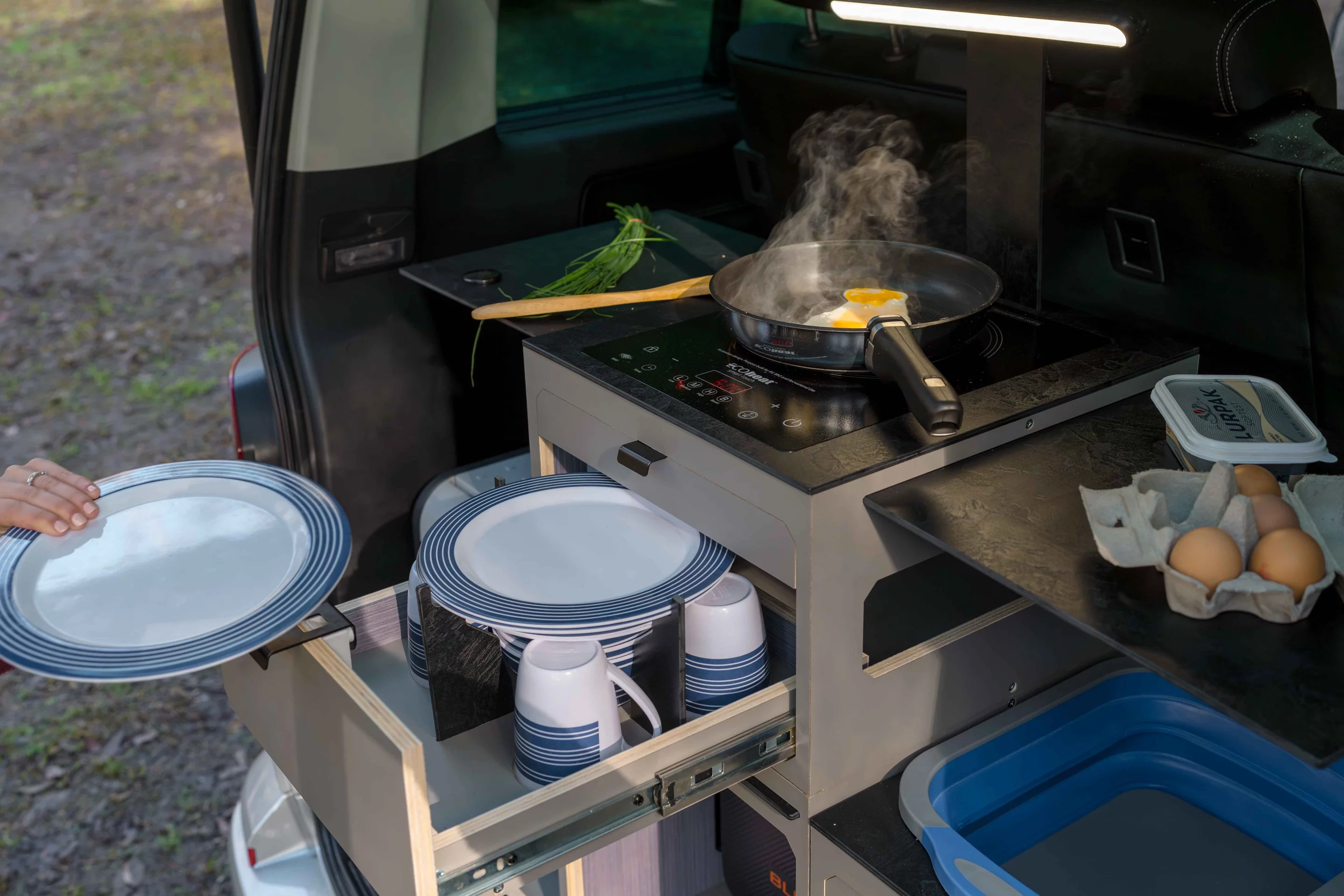 The cooking module comes with an induction cooktop, utensil drawer and dish drawer