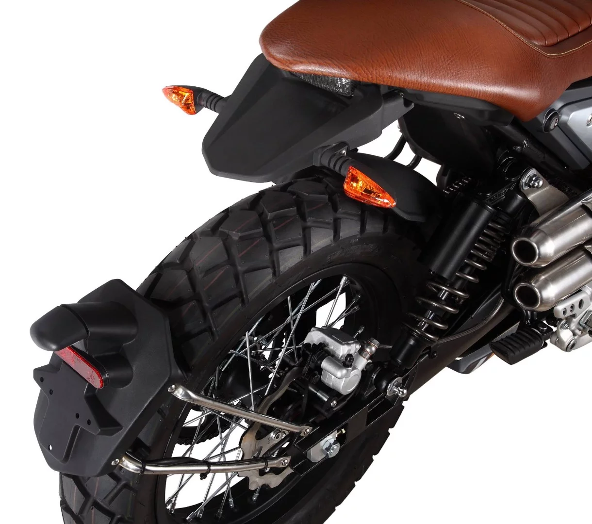 Two small plastic fenders keep the back end short and tidy