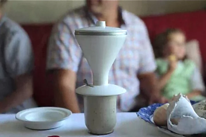 Immerset combines French press and pour-over coffee-making techniques