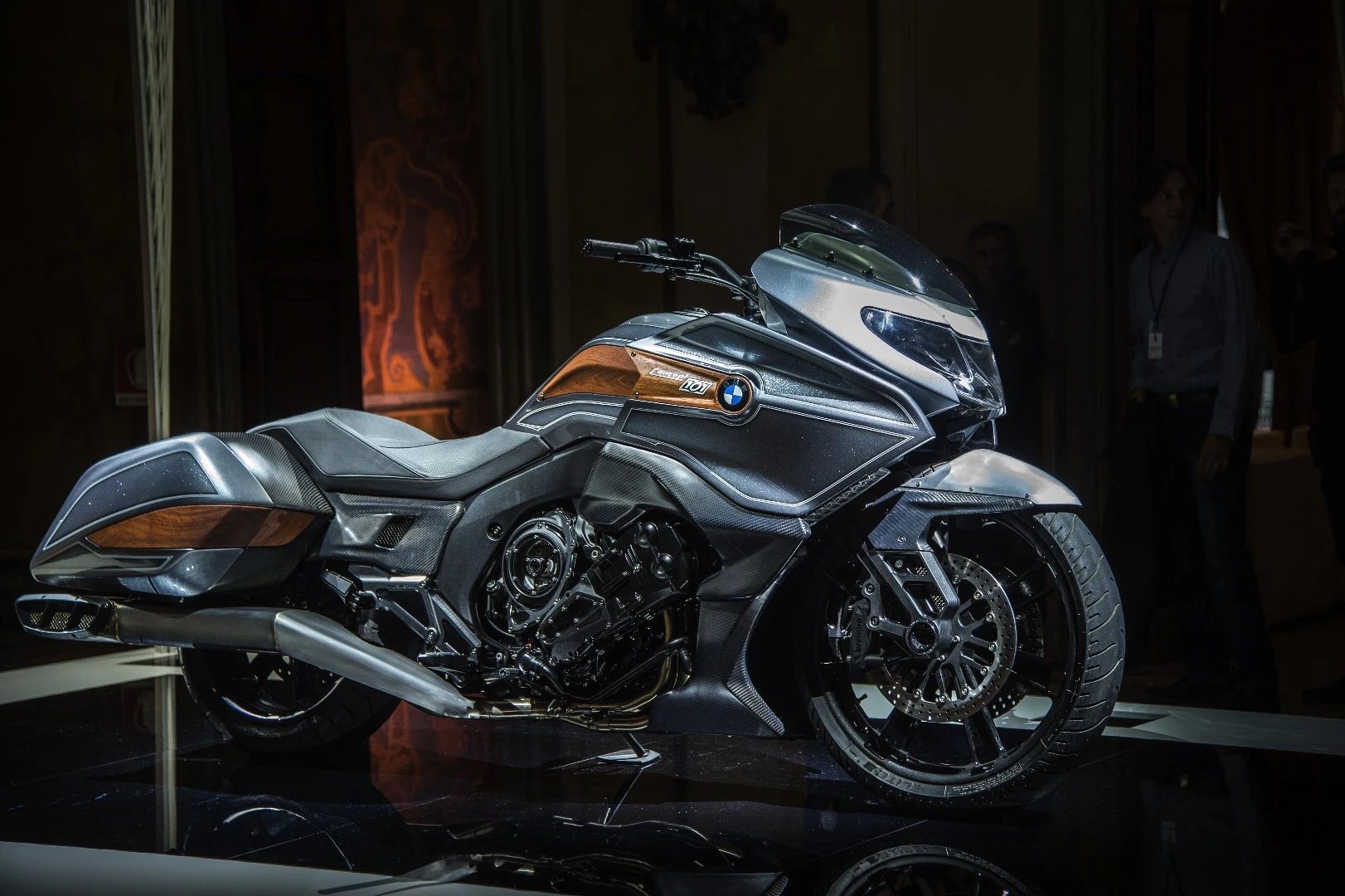 BMW doesn't mess around with its concept bikes. If they make waves, the bikes tend to make it to production. People loved the Concept 90 in 2013, and it quickly became the very popular R NineT production bike. Likewise, the Concept Roadster provided a blueprint for the updated R 1200 R that was released this year. Both these concepts were debuted at the Concorso d'Eleganza Villa d'Este in Como, Italy, and versions of both made it to production quick smart. So this year's effort, the BMW Concept 101