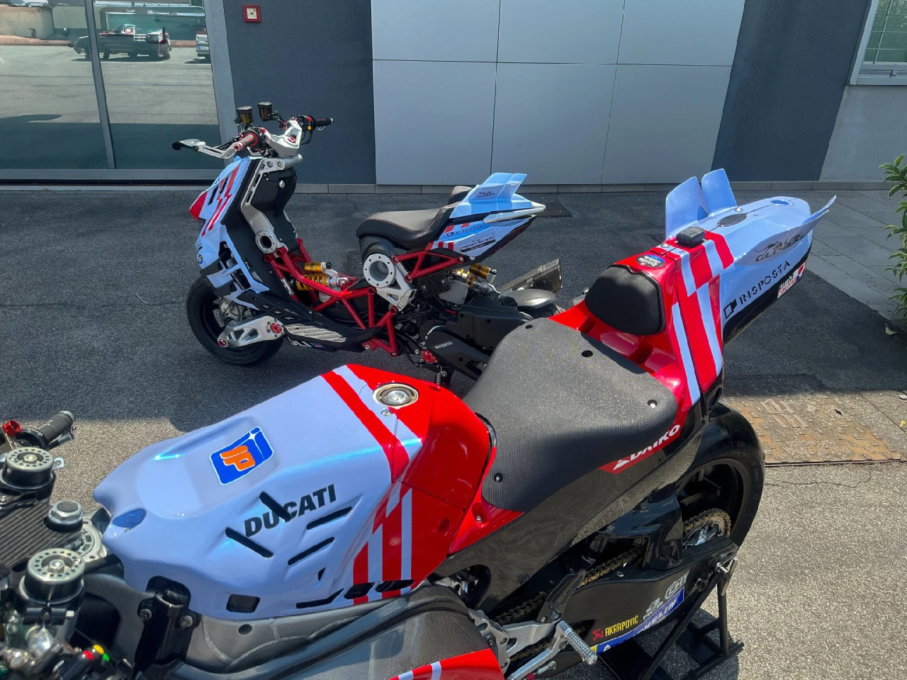 The Italjet Dragster Gresini Racing Edition sports the familiar "Stegosaurus" MotoGP aero
