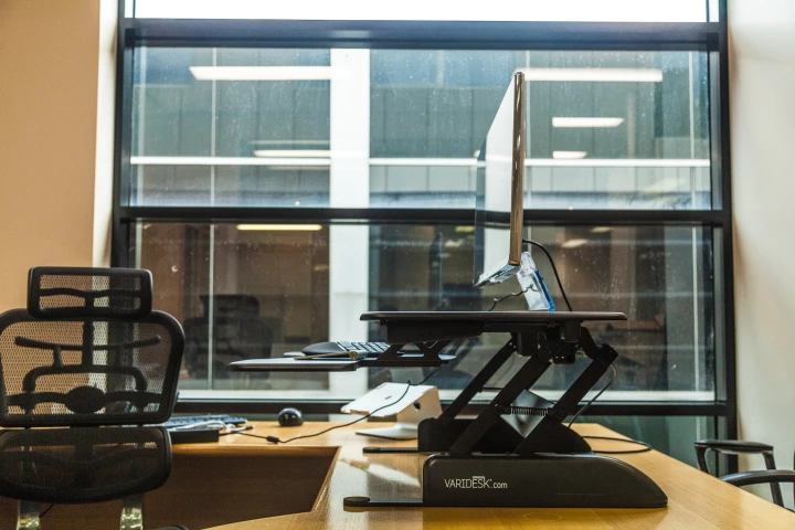 Varidesk Pro Plus - halfway up