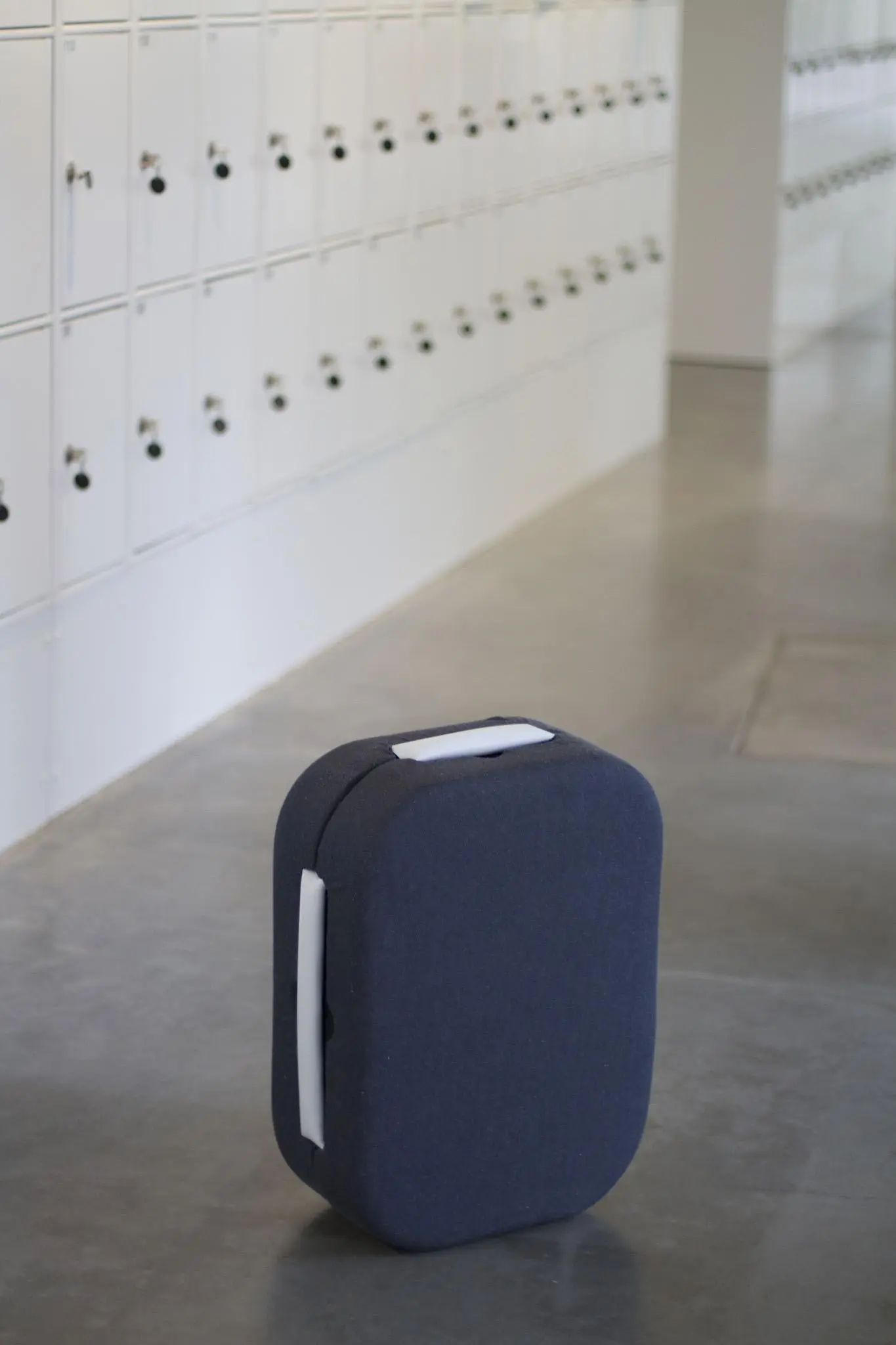 Hop! The following suitcase