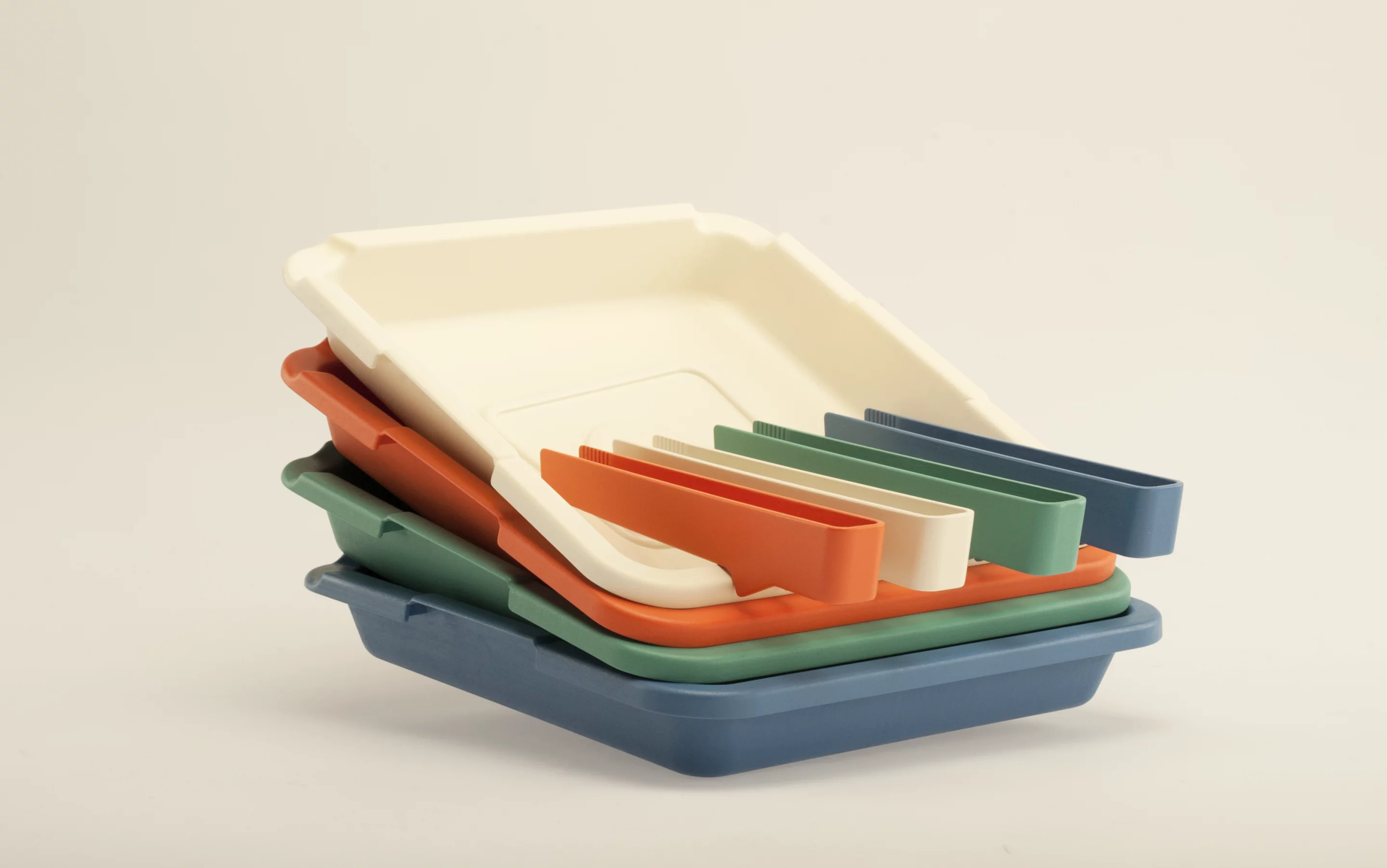 The optional kit comes with a tray rack and development trays