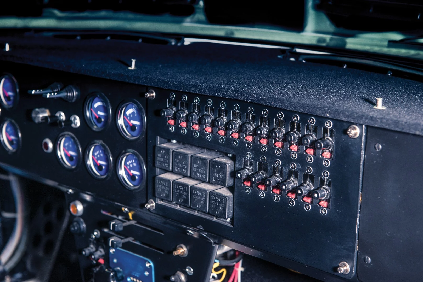 When we say the interior is simple, that doesn't mean it's easy to know which button to press in the RX-7 Evo Works