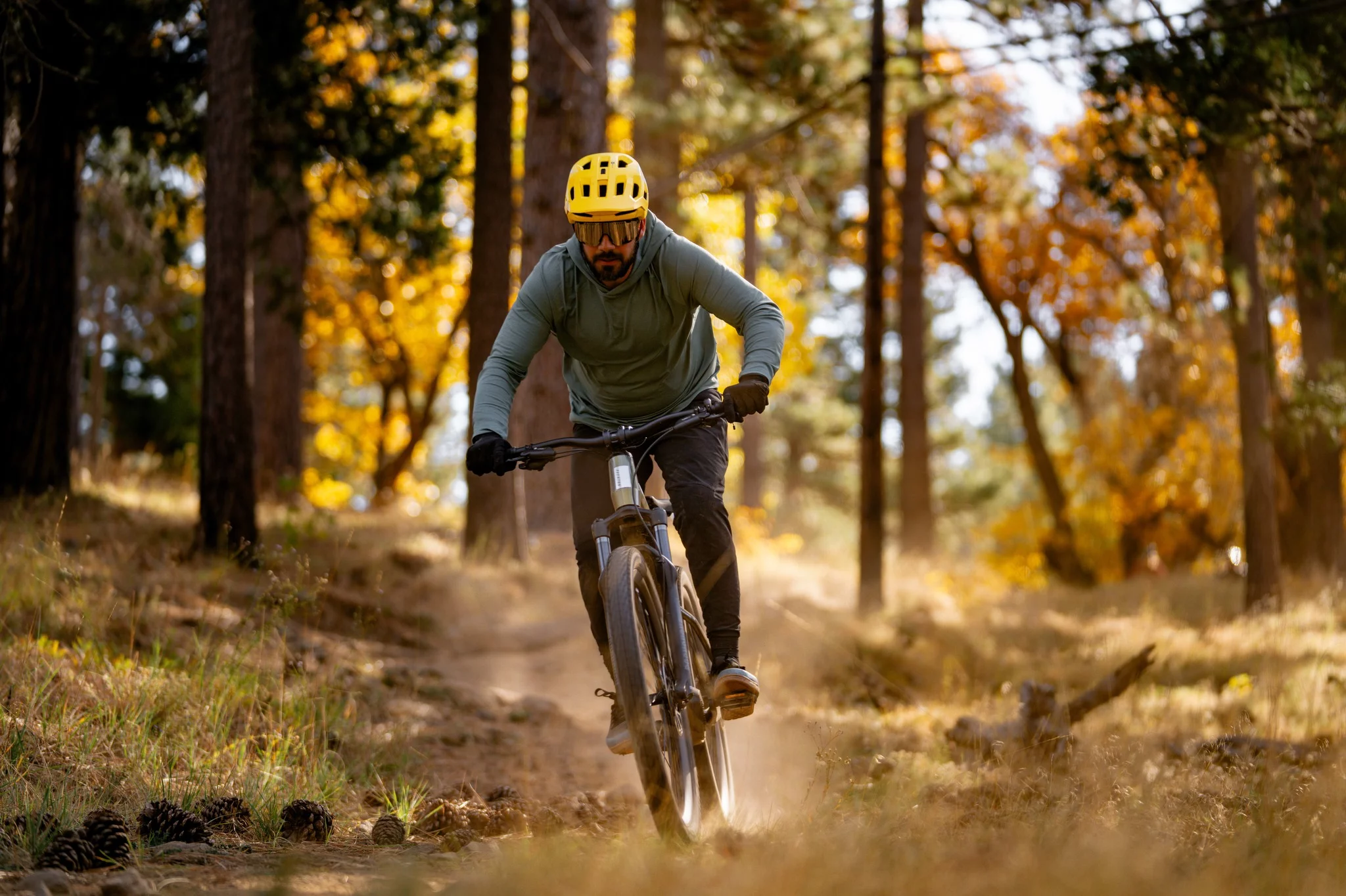 The Ramblas eMTB features a 6061 aluminum alloy frame in four size options, each coming with a RockShox 35 suspension fork and dropper seatpost