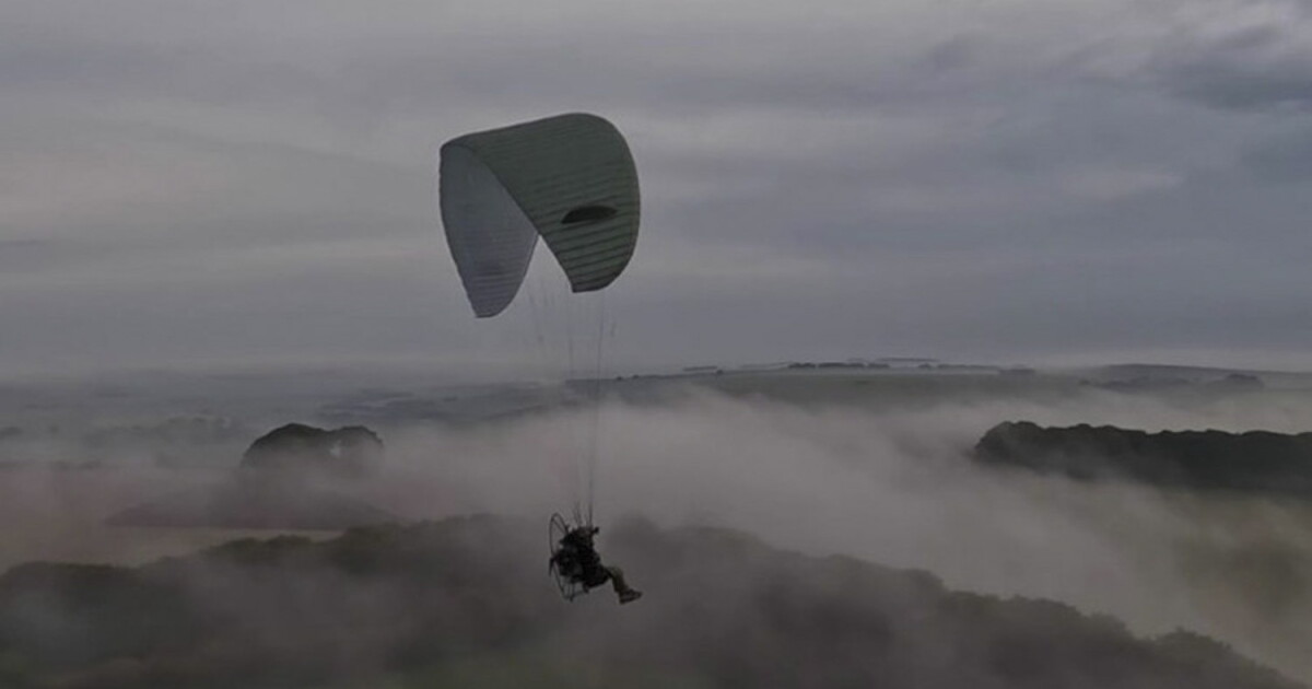 UK military to test backpack-powered paragliders for troop insertion