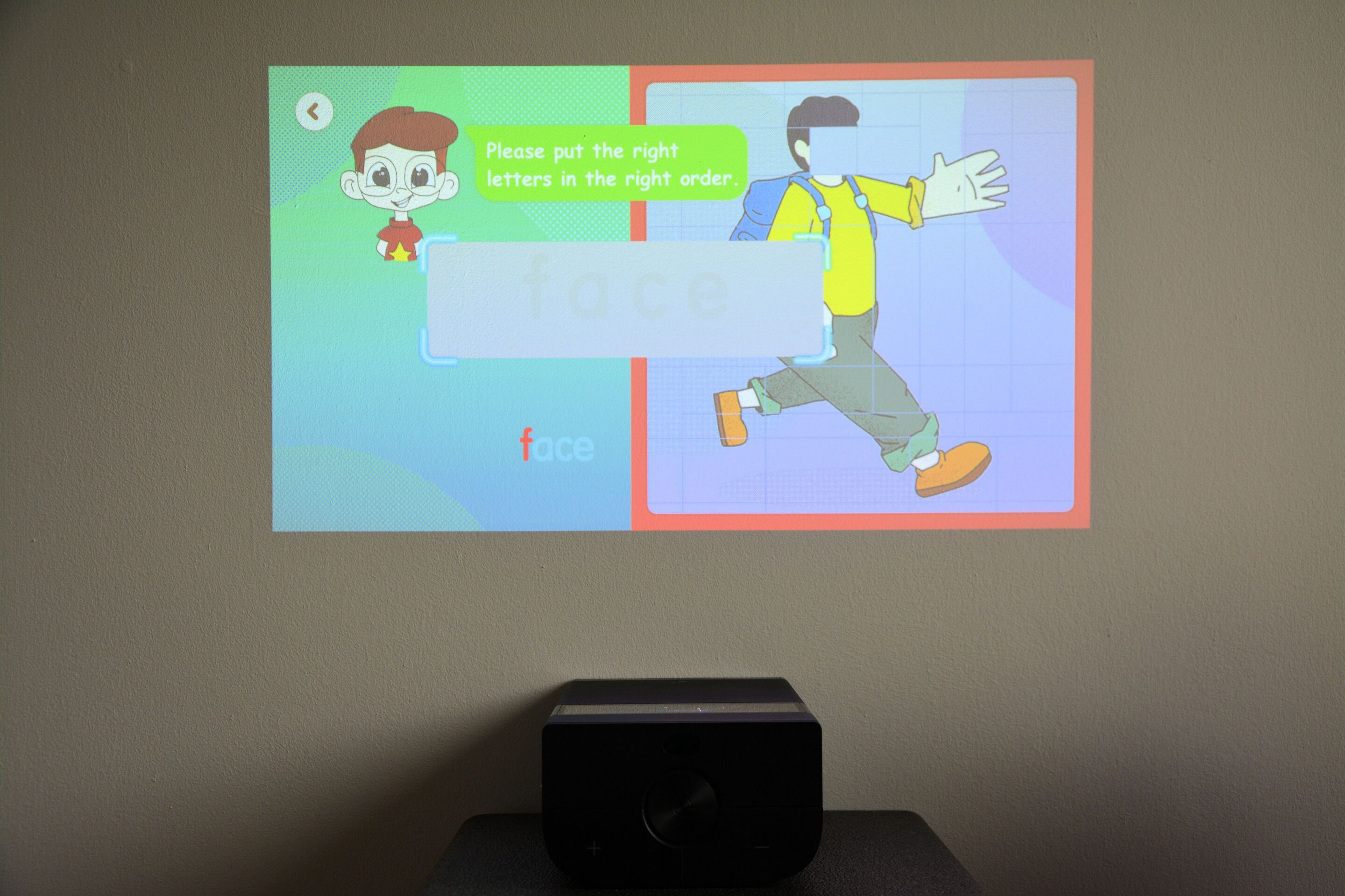 Review Hachi Infinite M1 Pro interactive ultrashortthrow projector
