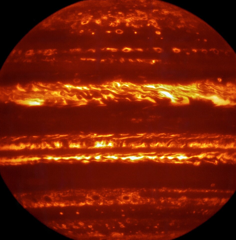 This portion of a composite (seen in its entirety below) was made by selecting the best images from thousands of snapshots taken by the VISIR instrument attached to the Very Large Telescope in Chile