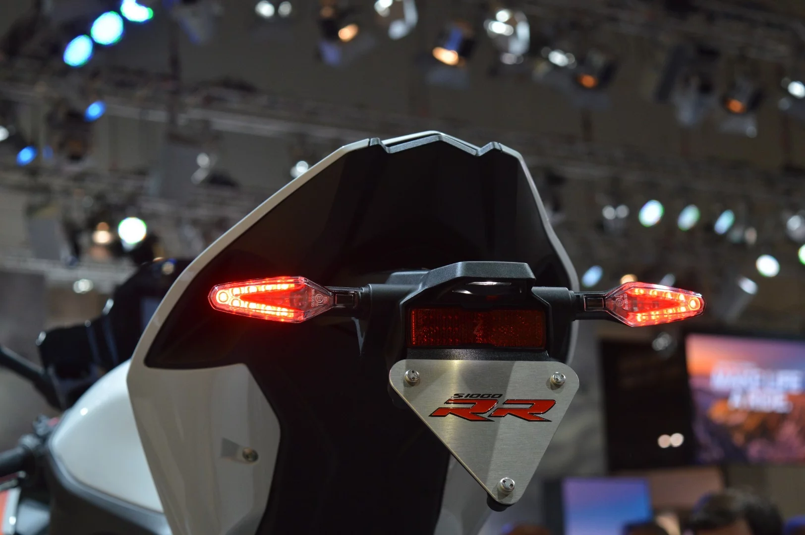 2019 BMW S1000RR: fender and indicators