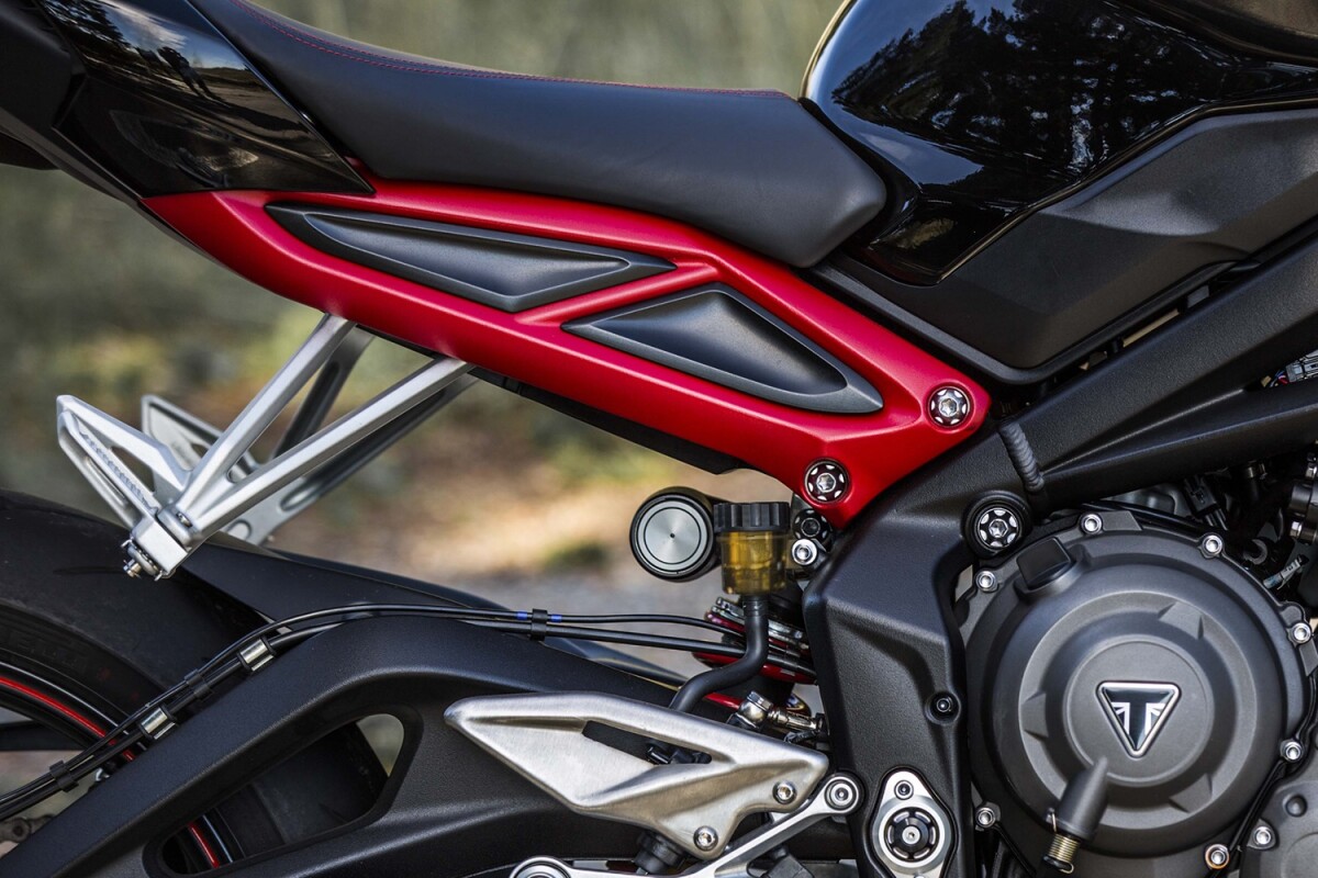 2017 Triumph Street Triple 765: red subframe denotes the R model