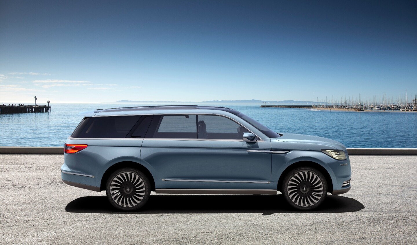 From its color, to its wardrobe management system, to its backdrop, the new Navigator Concept was inspired by seafaring vessels
