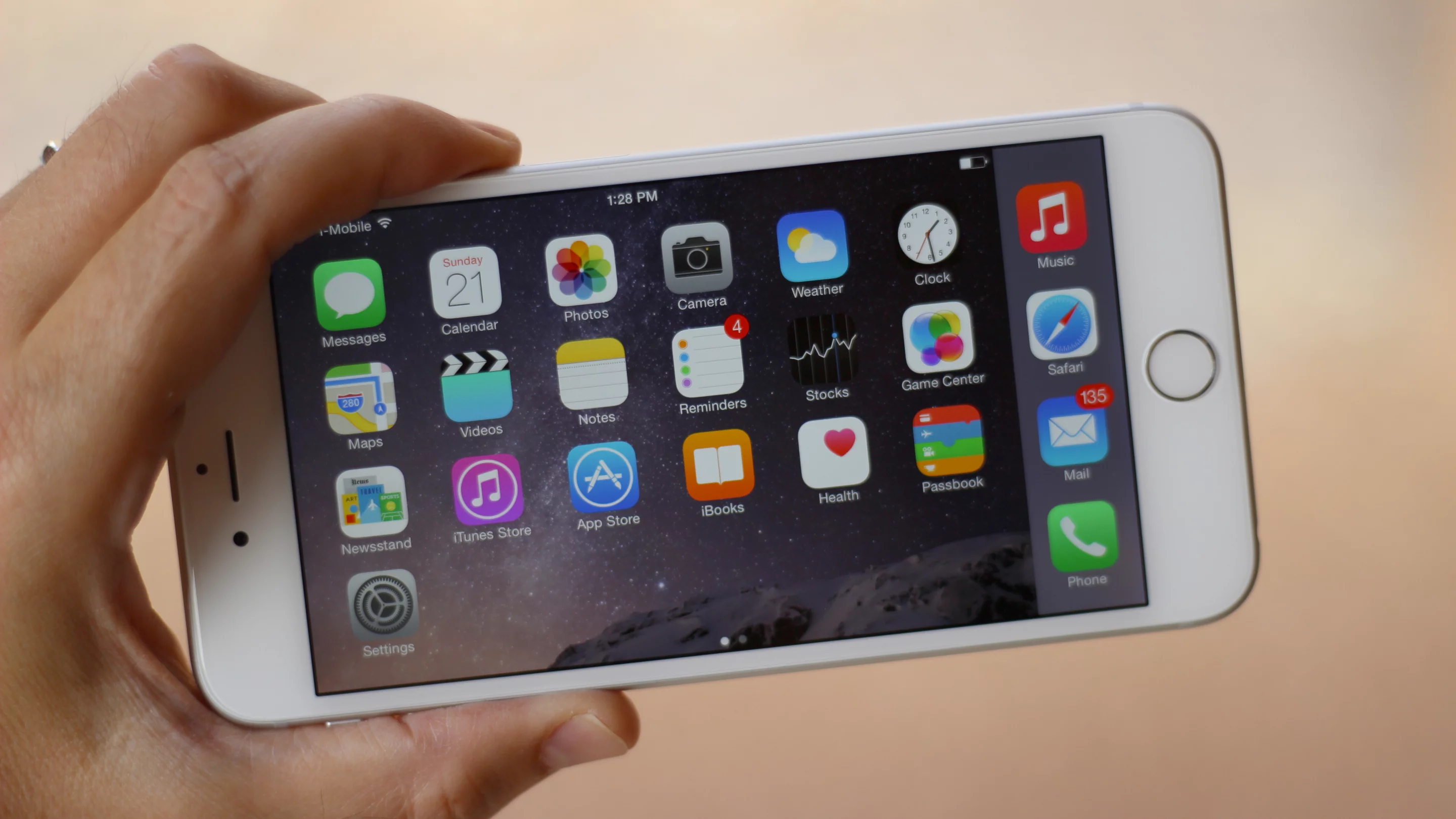 iPhone 6 Plus (Photo: Will Shanklin/Gizmag.com)