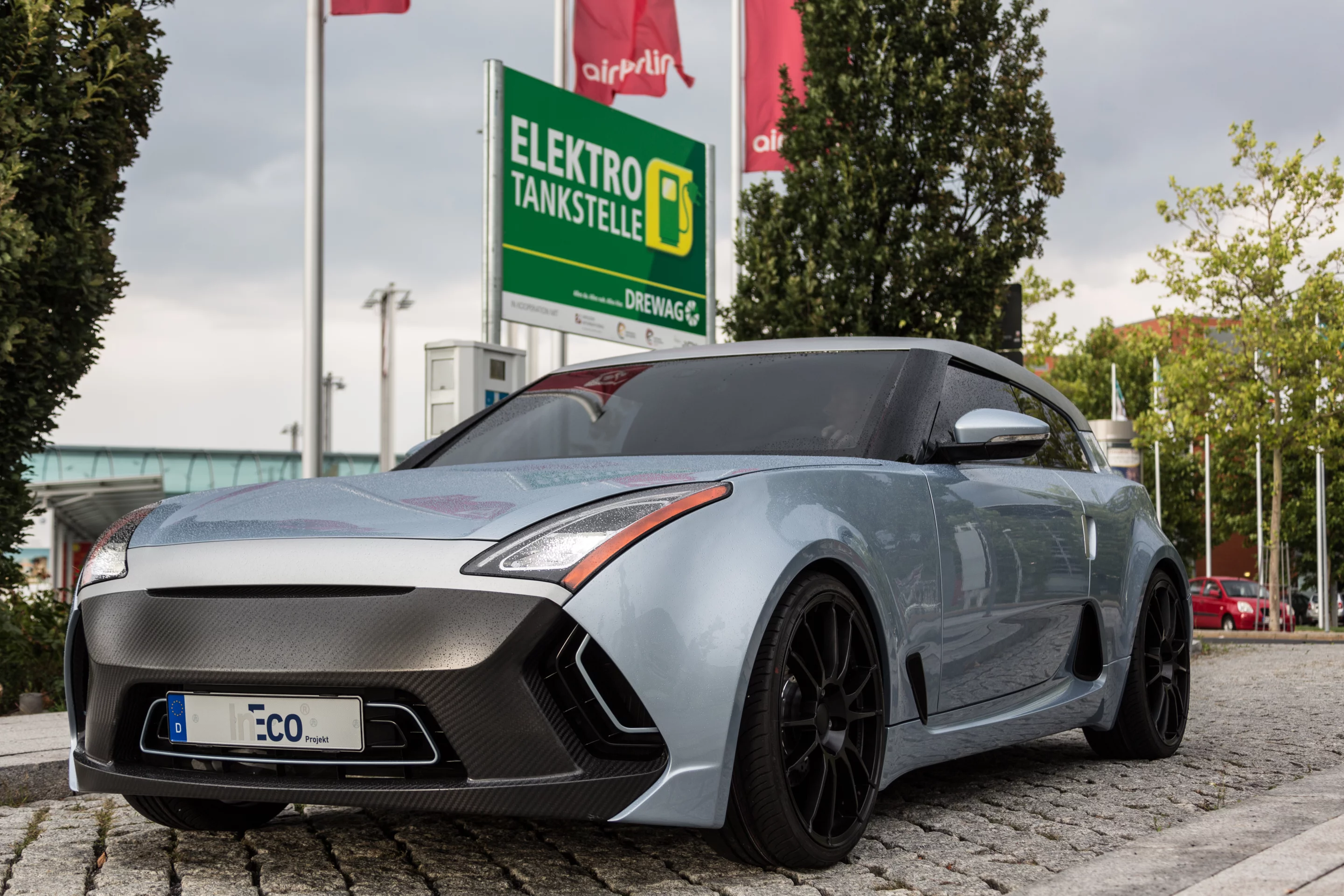 The InEco demonstrator rides on 17-inch alloy wheels