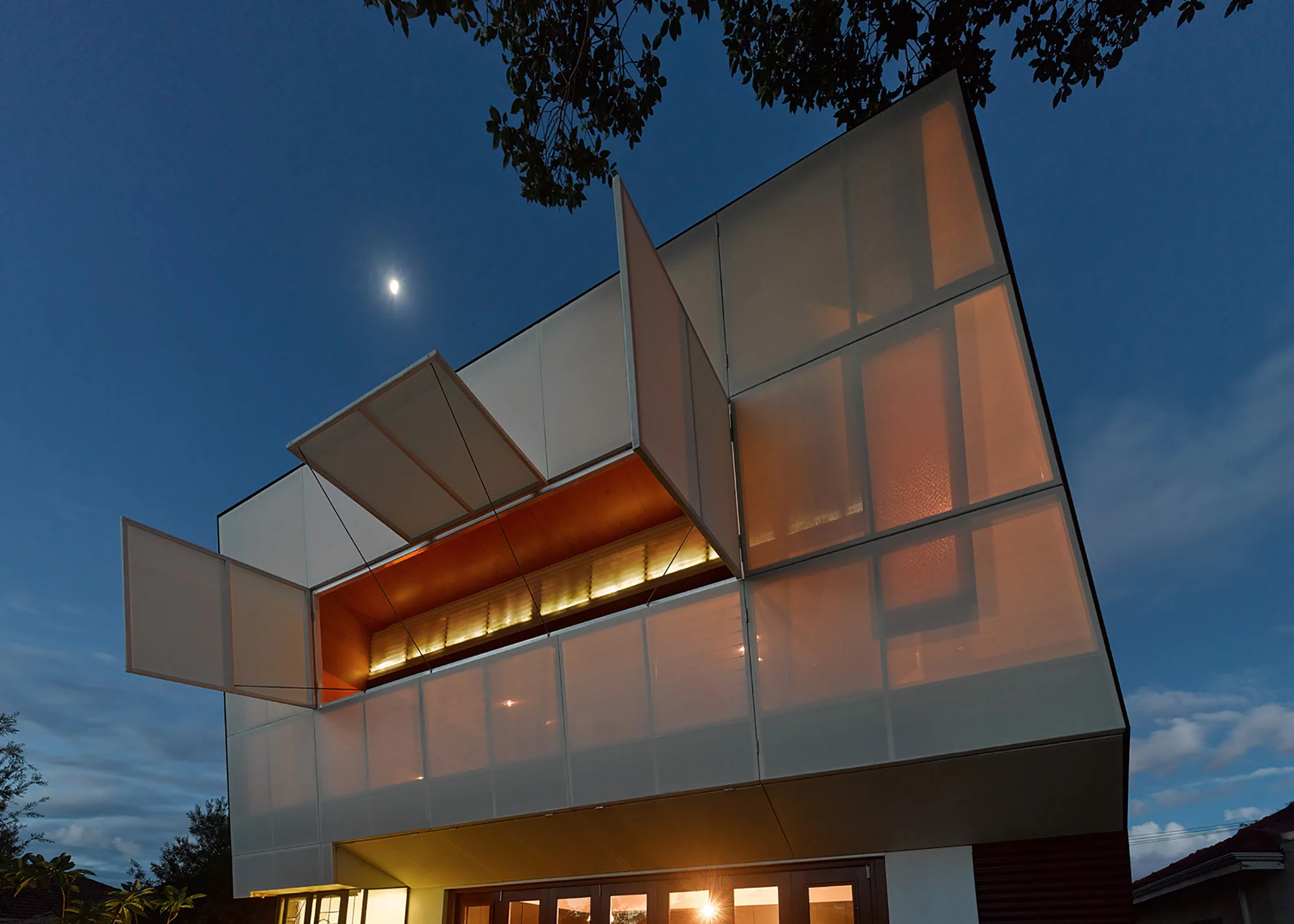 Casa 31_4 Room House was designed by Adrian Iredale and Caroline Di Costa (Photo: Peter Bennetts)