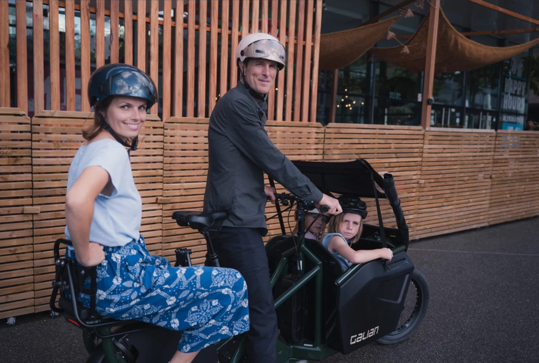 Galian dubs Le Formidable a cargotail, an ebike that mixes in flavors of a front-loader cargo ebike and a longtail