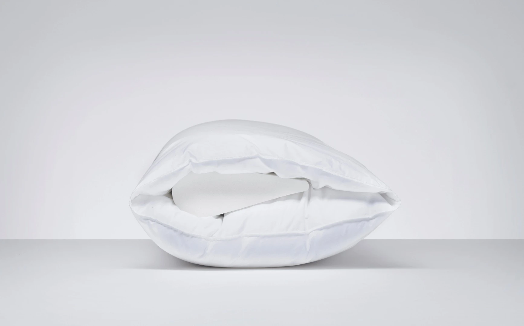 The Wopilo works by having a memory foam core closer to one side than the other
