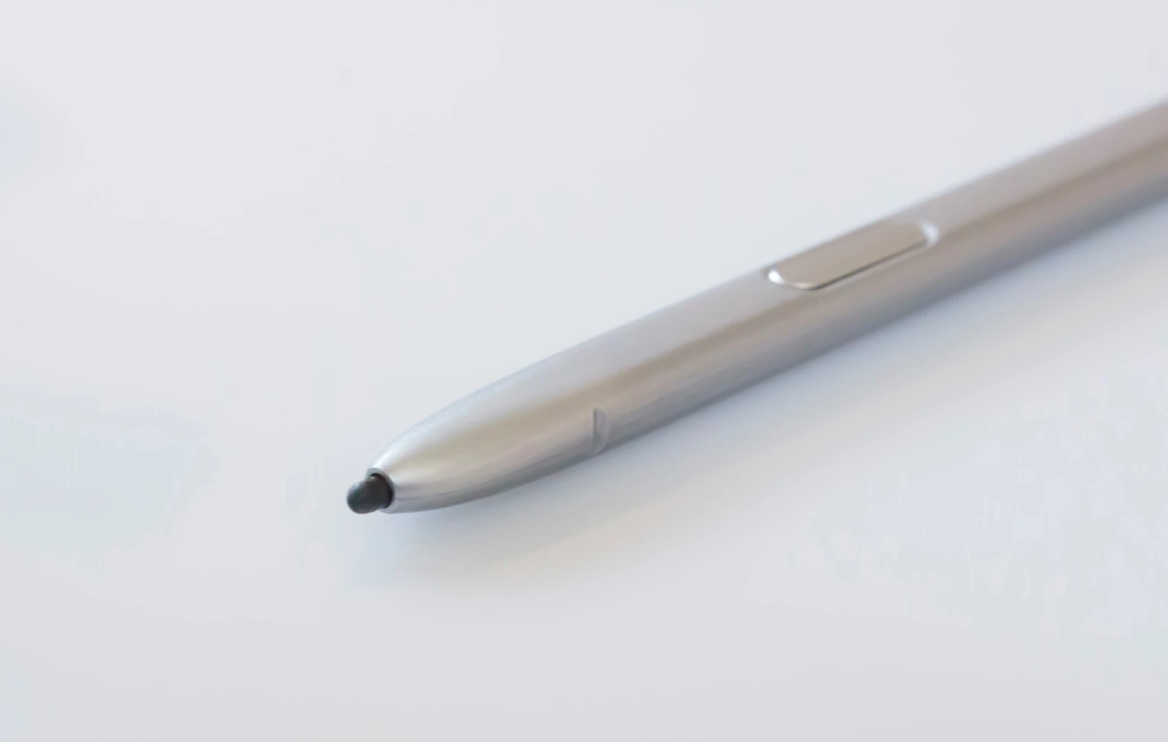 The faux metal finish on the new S Pen
