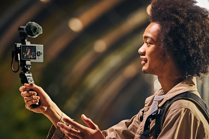 The main camera of three uses the same 1-inch CMOS sensor as Sony's RX100 VII compact shooter, but optimized for smartphones