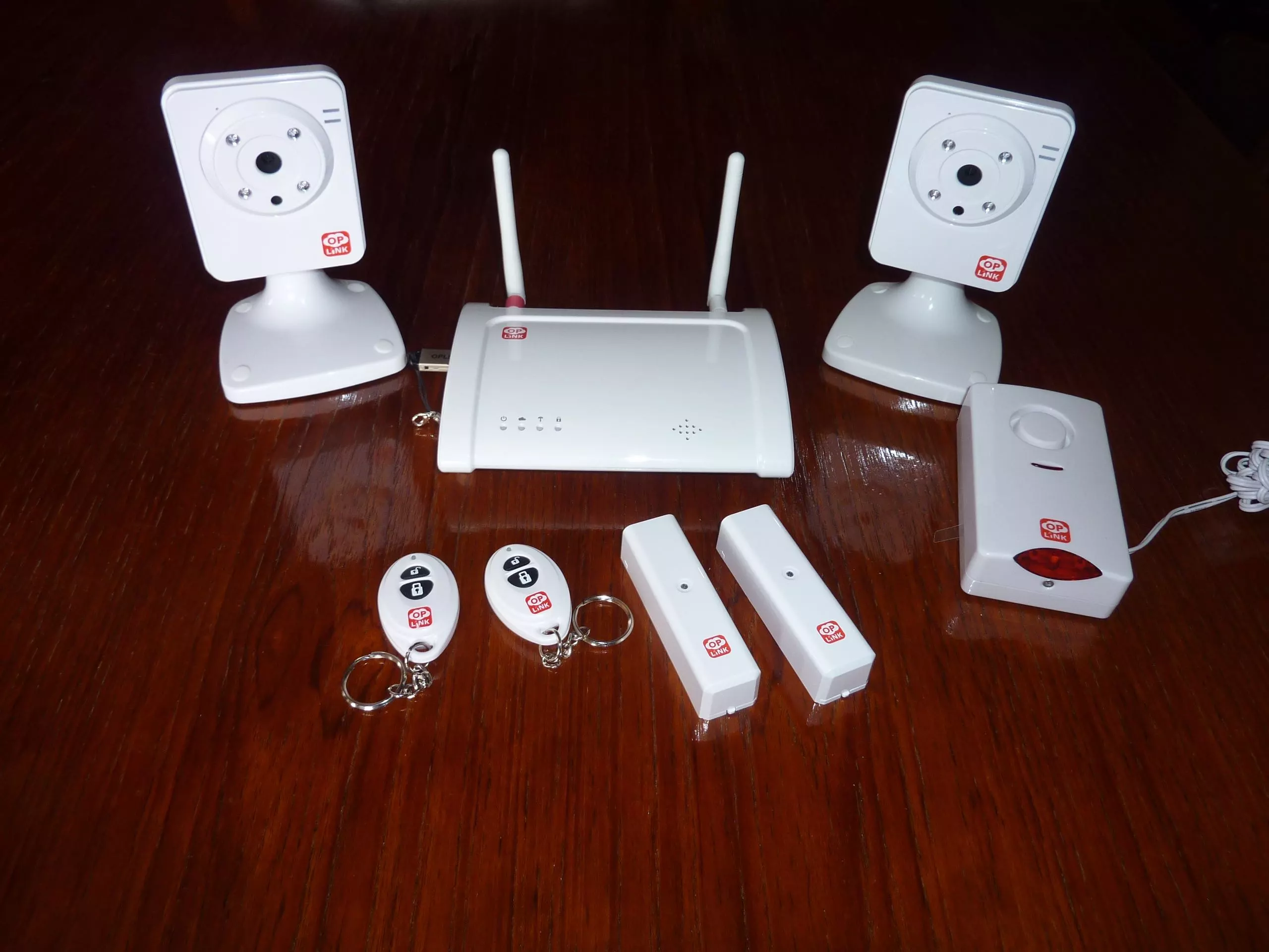 The Oplink TripleShield security system contains all you'll need to better secure your home (Photo: Gizmag.com/Darren Quick)
