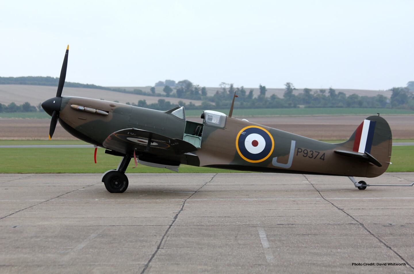 Restored Spitfire fetches record £3,106,500 at auction
