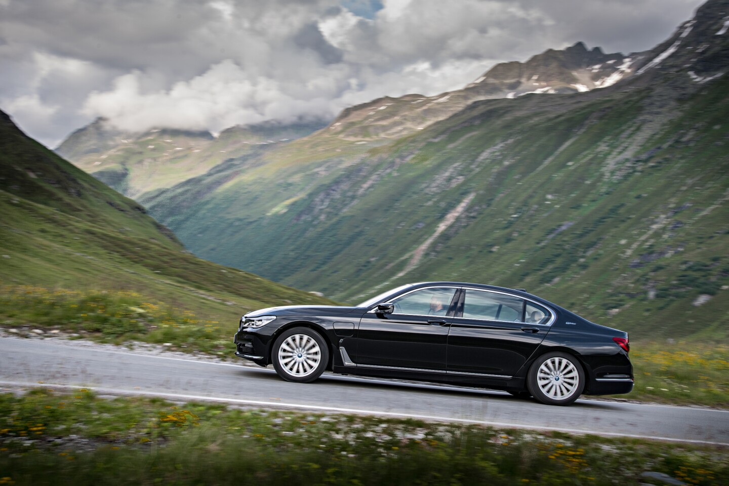 The LWB 7 Series tackles a hill