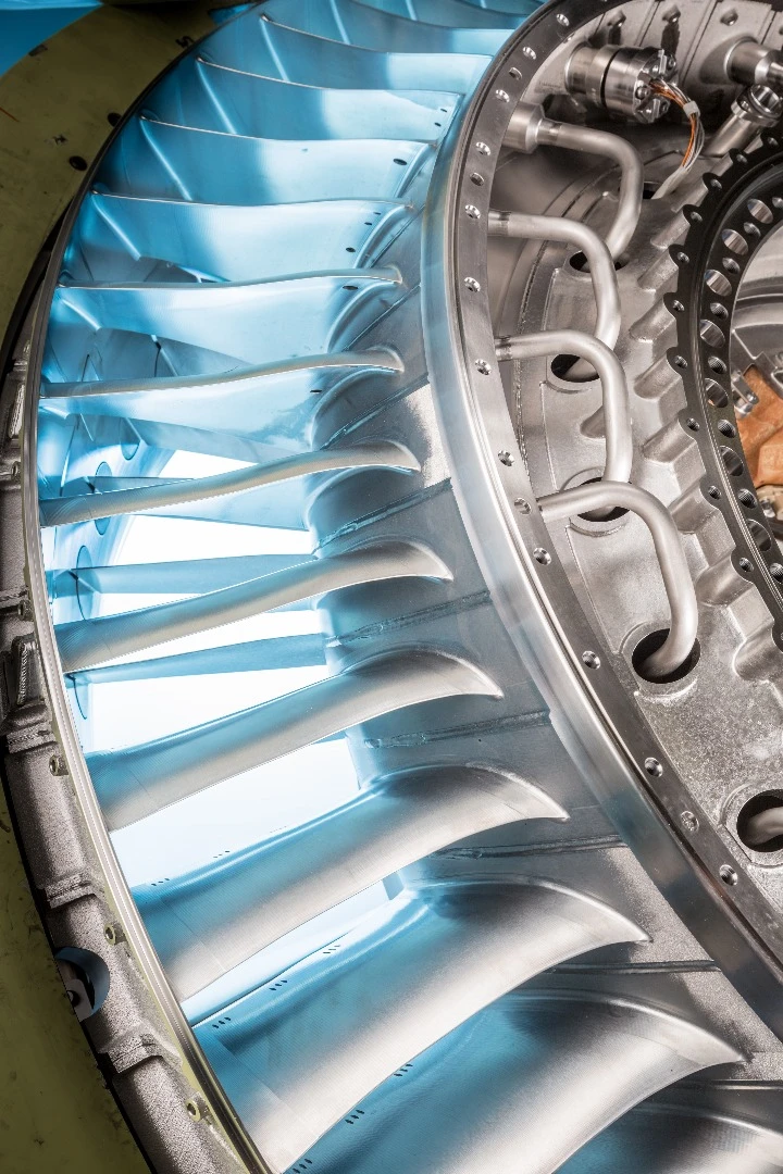 The Rolls-Royce Trent XWB-97 blade details