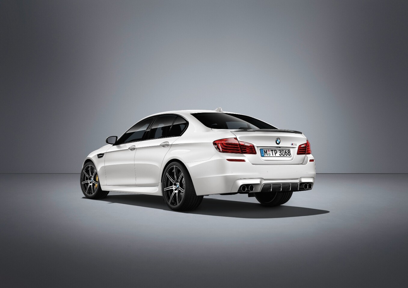 Two colors will be offered on the M5 Competition Edition