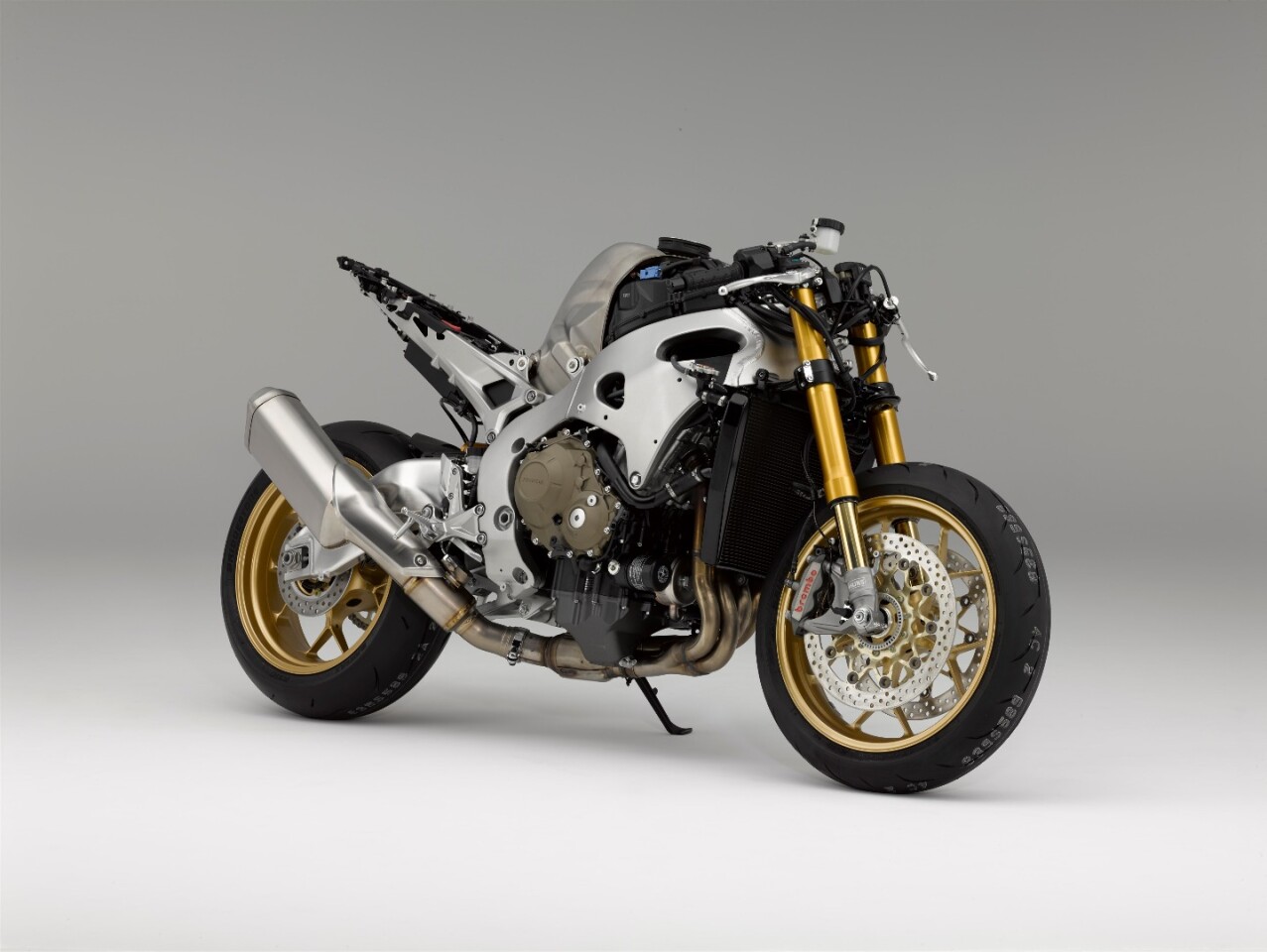 The frame of the Honda CBR1000RR Fireblade SP is a re-engineered version of the basic model's design