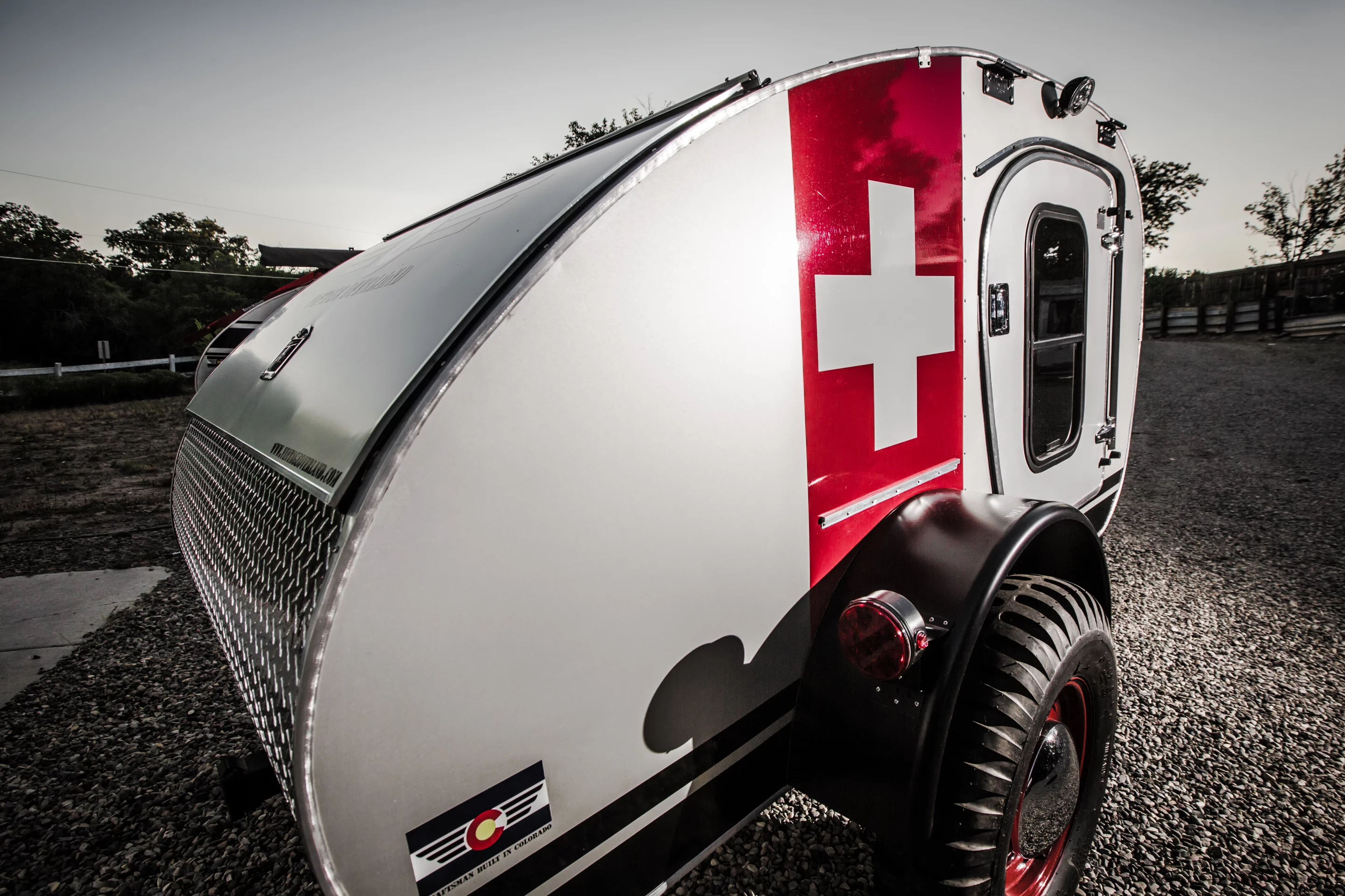 Colorado based outdoor enthusiast Britton Purser has teamed up with his two younger brothers to create a series of lightweight teardrop caravans that are tough enough to take off road