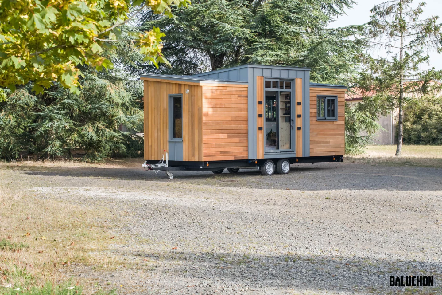 The Eucalyptus is based on a double-axle trailer and has a length of 7 m (22 ft)
