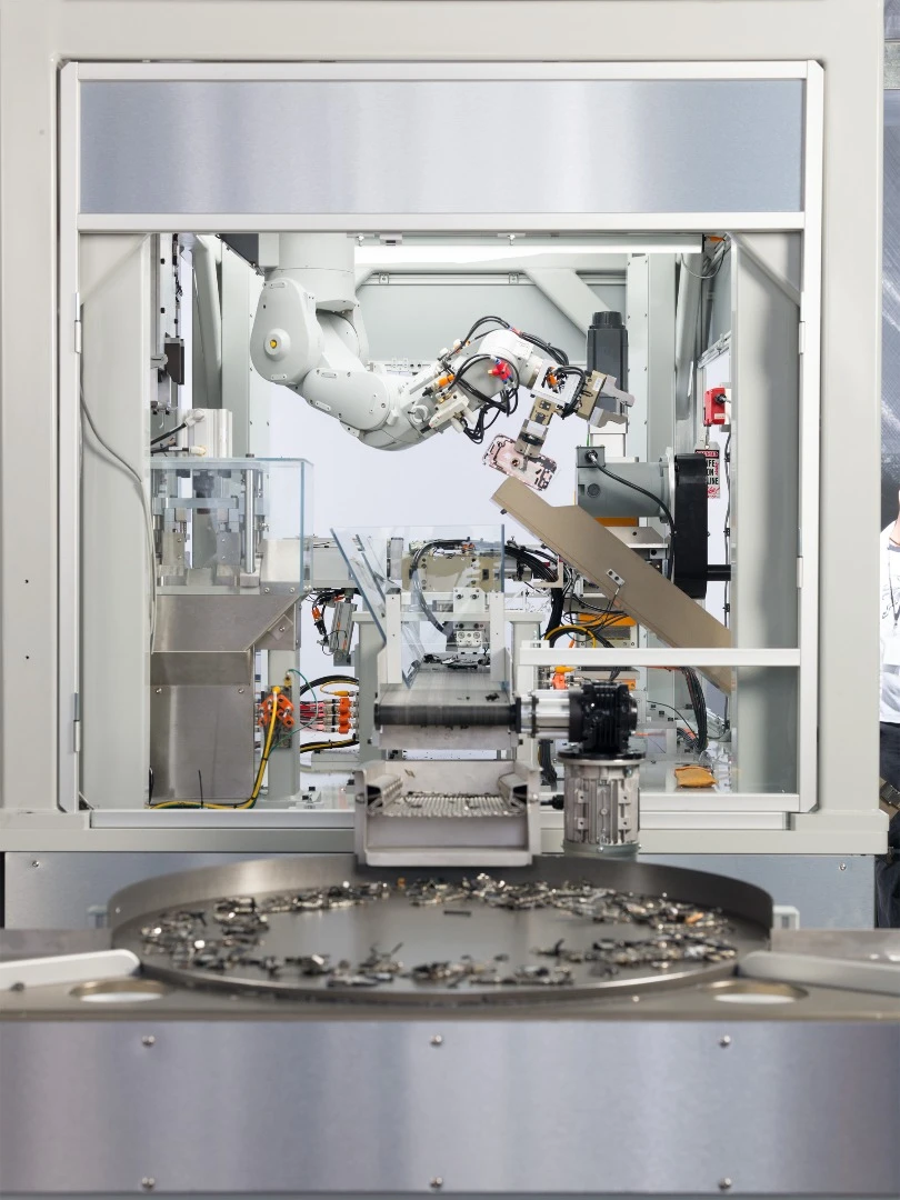 According to Apple, Daisy is able to "recover valuable materials that traditional recyclers cannot"