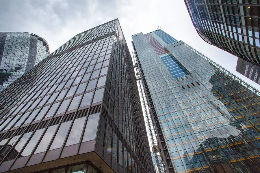 The Leadenhall Building provides 610,000 sq ft (57,000 sq m) of floor space over 46 floors