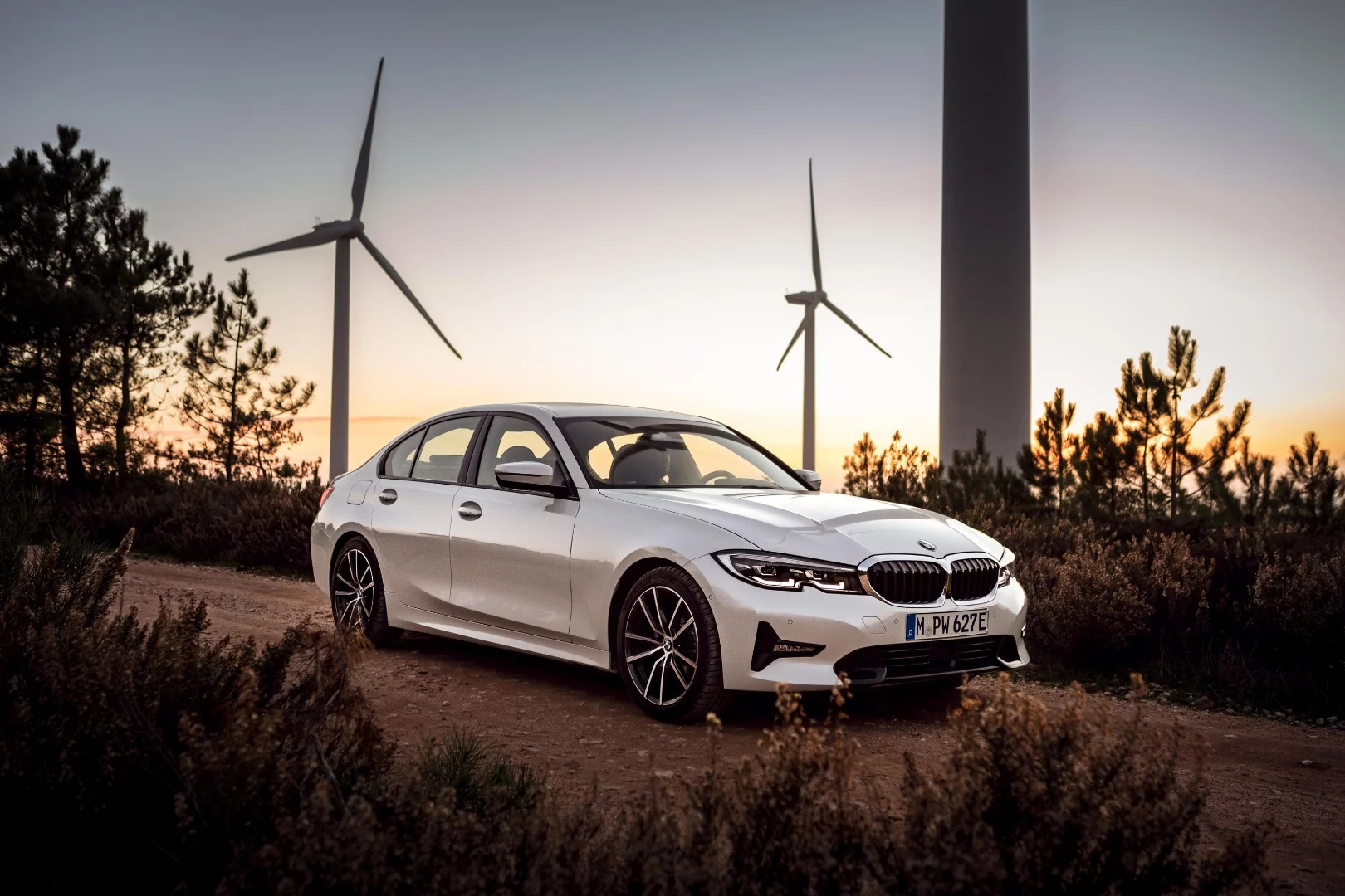 As the ever-present wind turbines indicate for any green car launch, the BMW 330e is not your usual gas guzzler