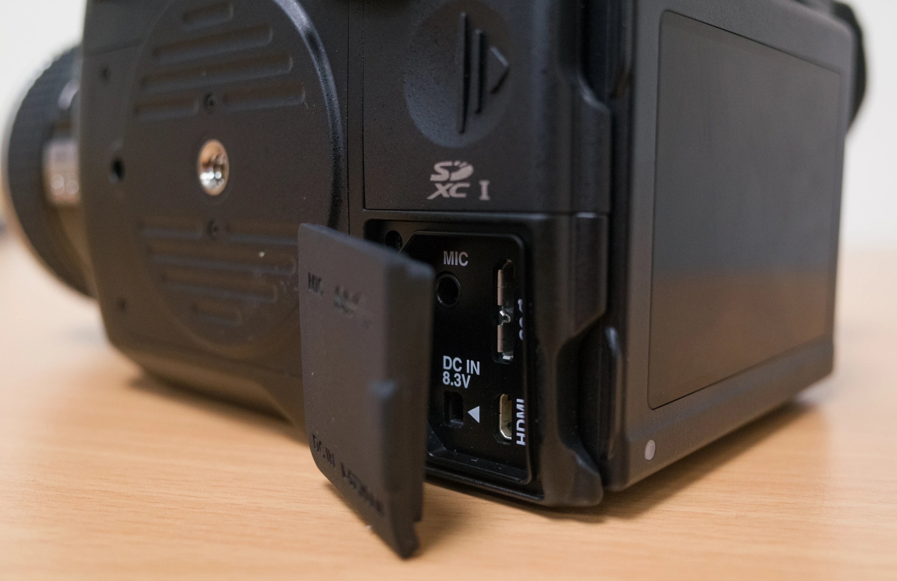 The Pentax 645Z has a microphone input
