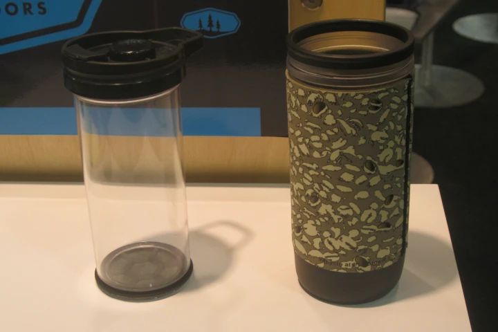 The Java Commuter Press uses inner and outer mugs