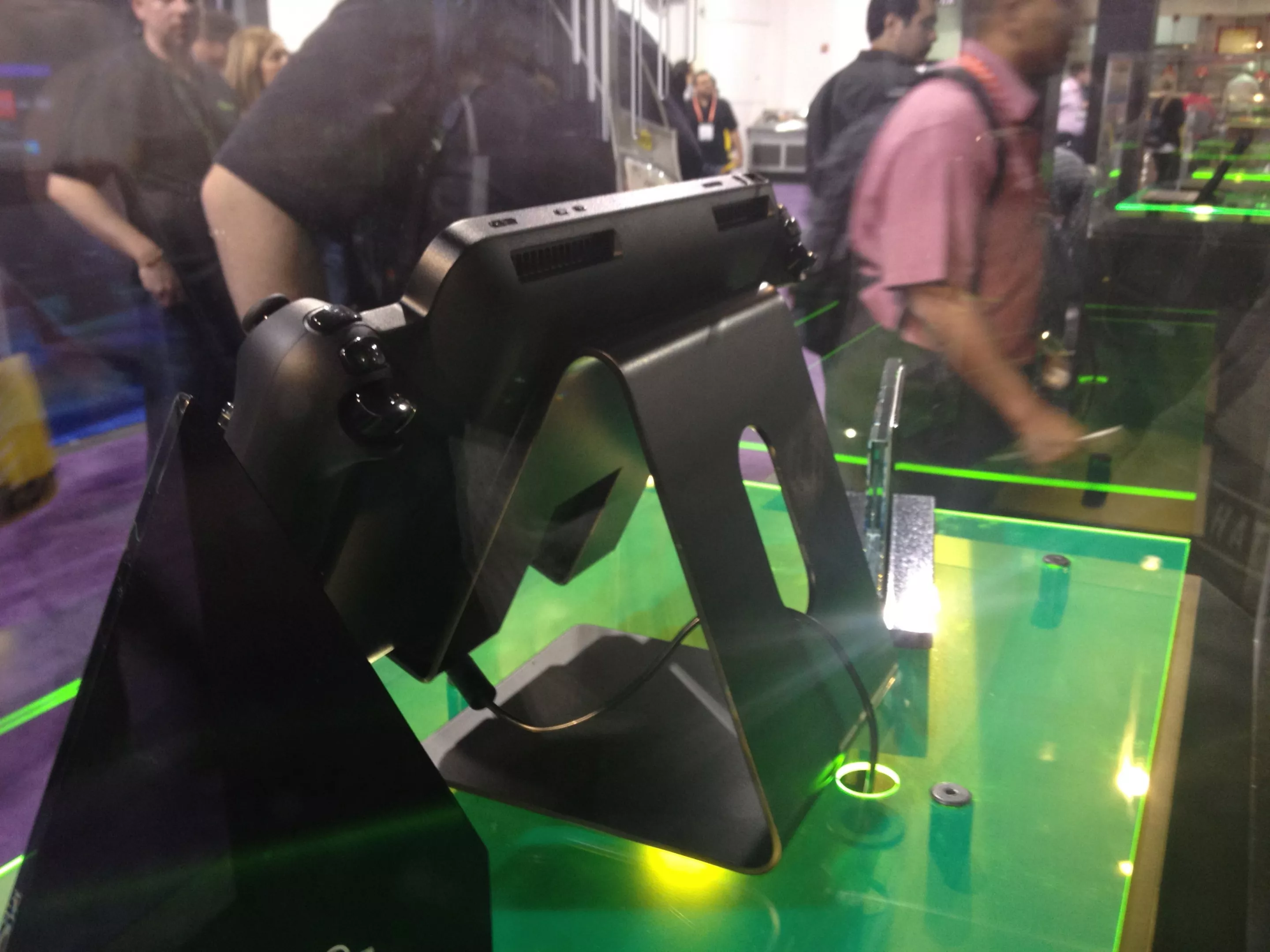 The back the Razer Edge