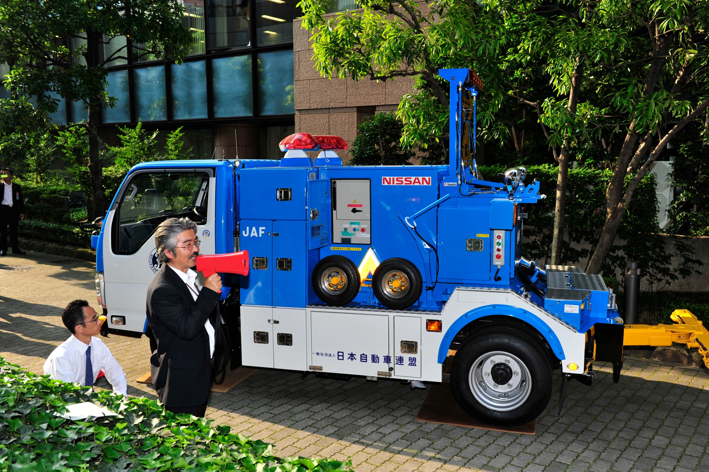 The new prototype roadside assistance vehicle with built-in electric vehicle charging capabilities (Photo: Nissan)