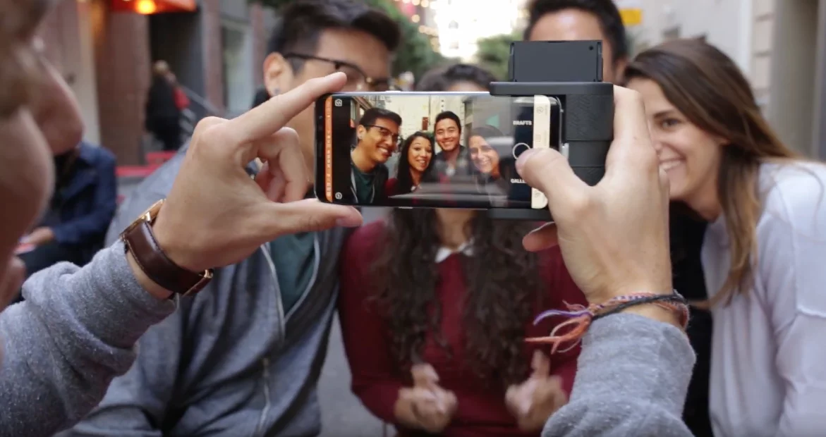 The device can print 20 photos on one charge