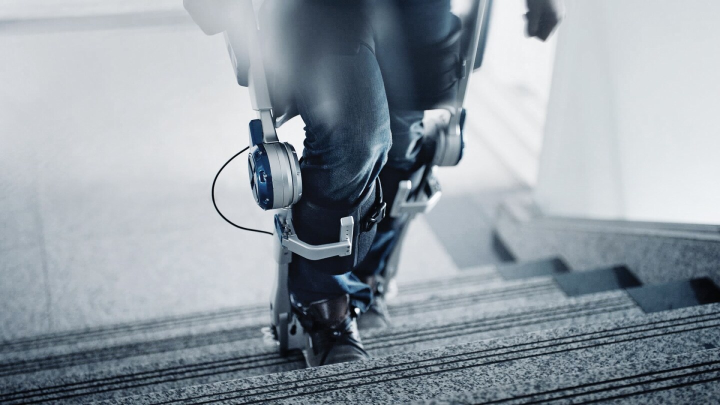 Hyundai exoskeletons, CES 2017