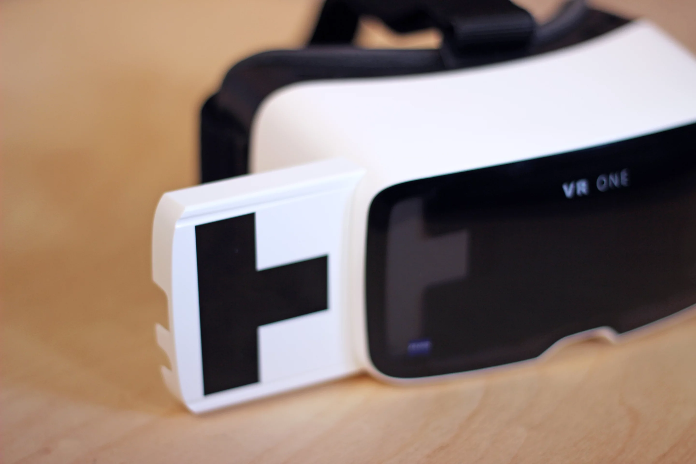 The phone tray halfway in (Photo: Will Shanklin/Gizmag.com)