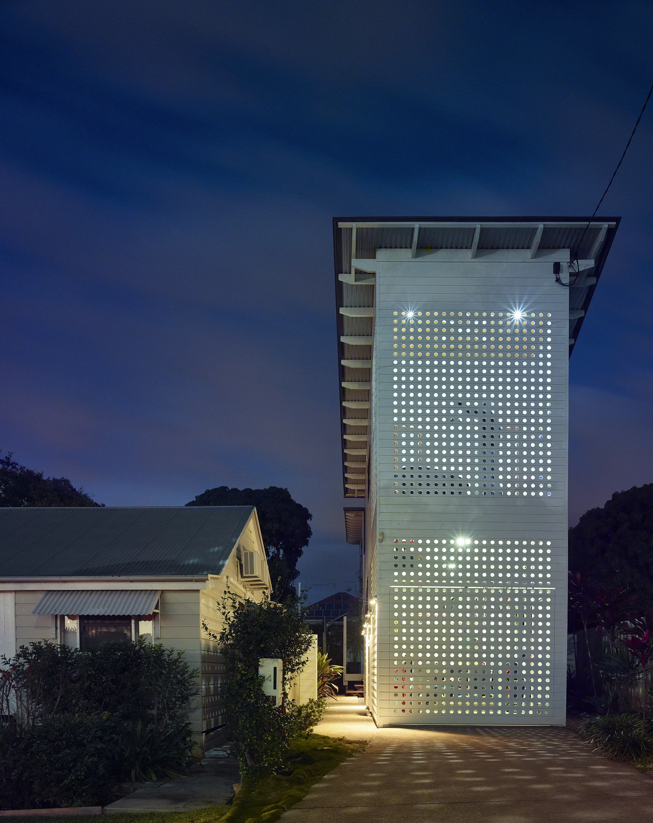 Constructed rather quickly in a period of just five months, the Two Pavilion House currently serves as a three-bedroom home for the architects/builders and their son