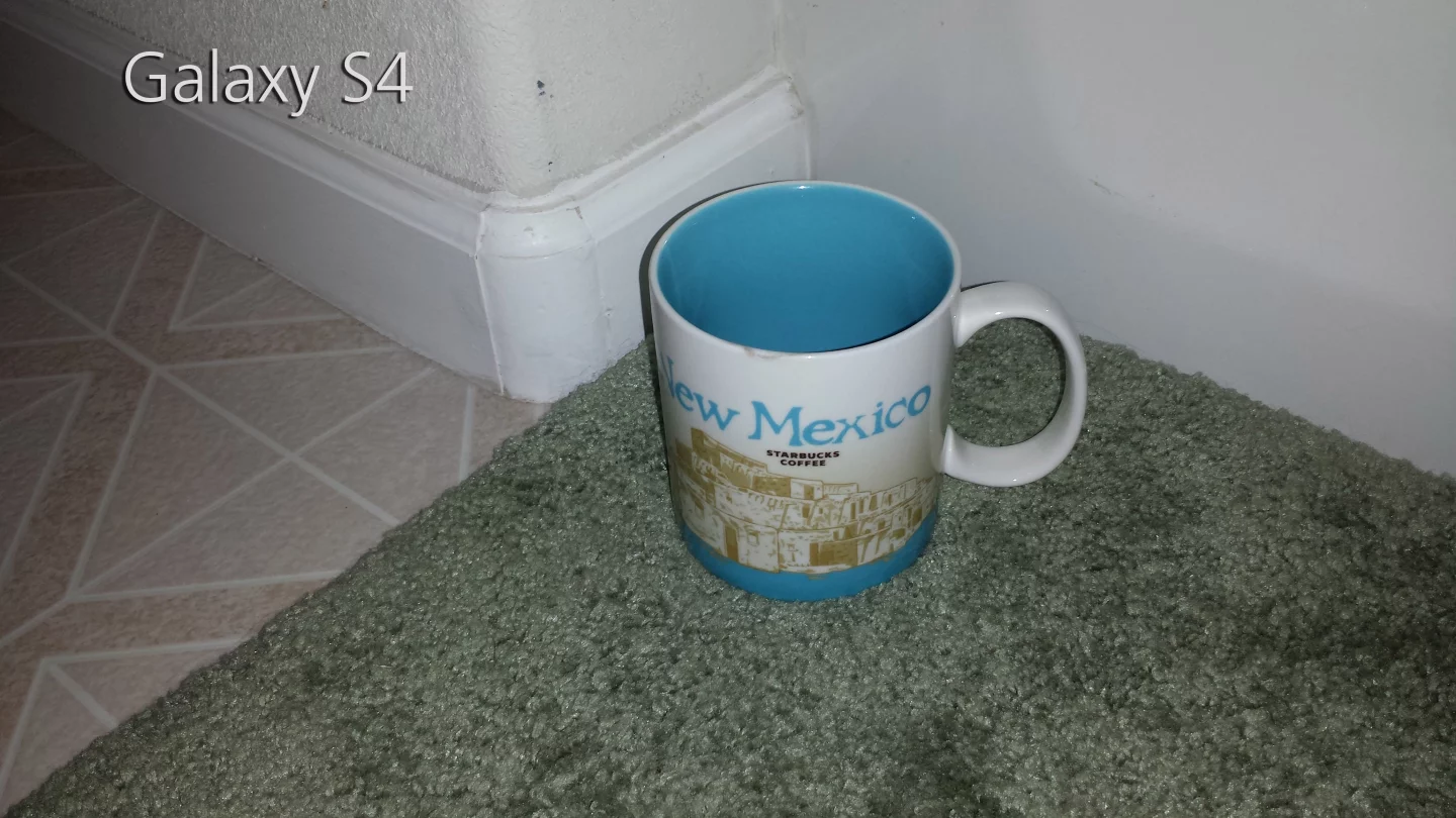 Galaxy S4: dark room with flash