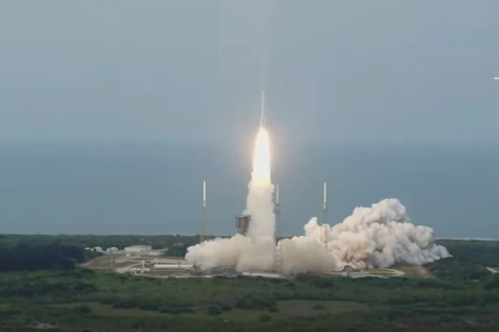 Starliner OFT-2 lifting off